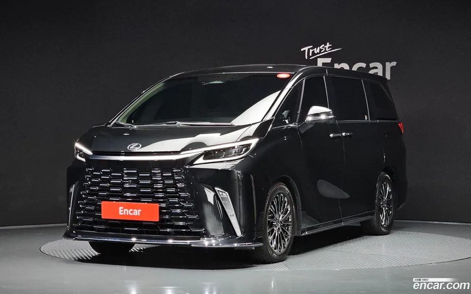 Lexus LM 500h 2025 — photo 1, buy with delivery to Moscow
