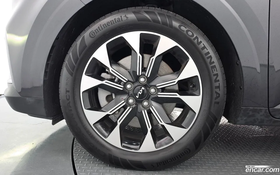 Kia Carnival 7 2023 — thumbnail 2
