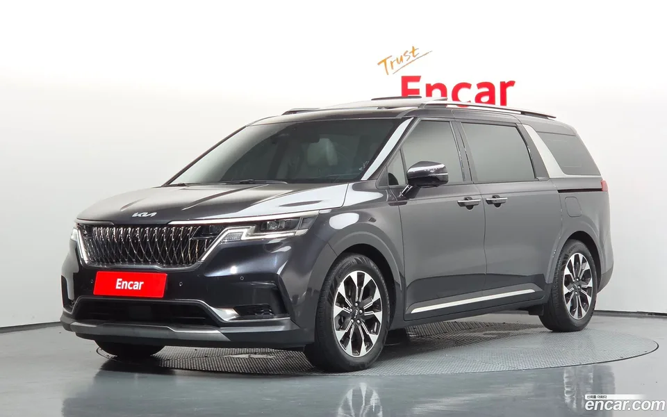 Kia Carnival 7 2023 — photo 1, buy with delivery to Moscow