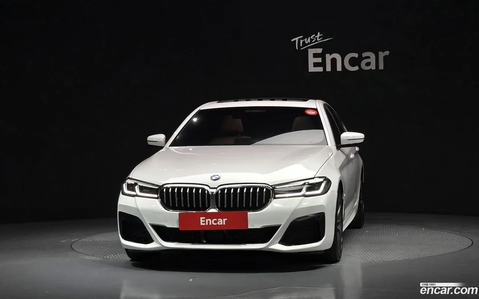 BMW 5 Series 520i M 2023 — thumbnail 3