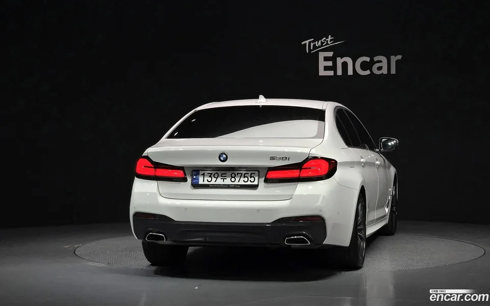 BMW 5 Series 520i M 2023 — thumbnail 4