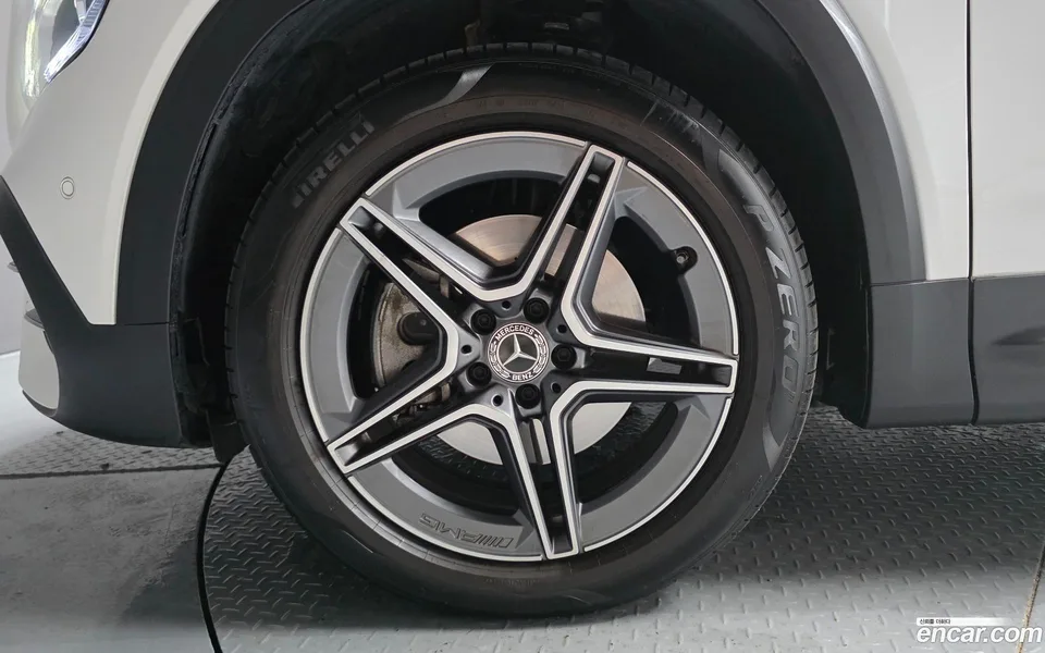 Mercedes-Benz GLB-Class GLB250 4MATIC 2023 — thumbnail 2
