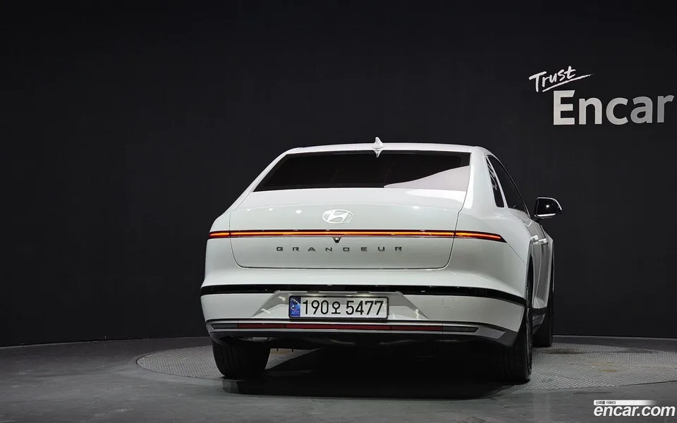Hyundai Grandeur Hybrid 2023 — thumbnail 4