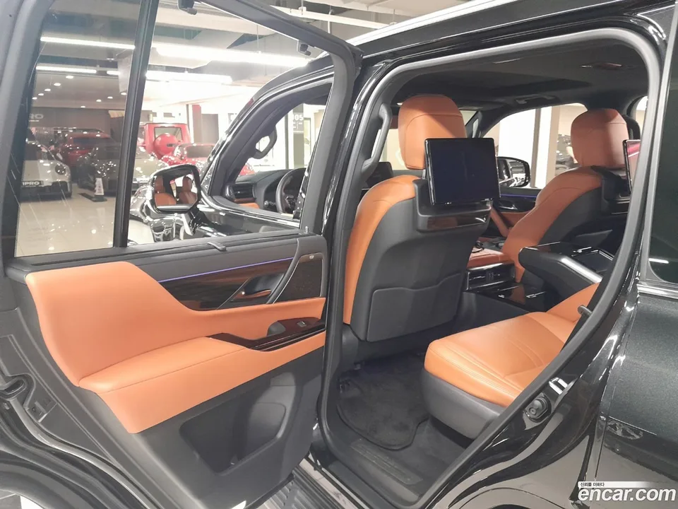 Lexus LX 700h VIP 2025 — thumbnail 2