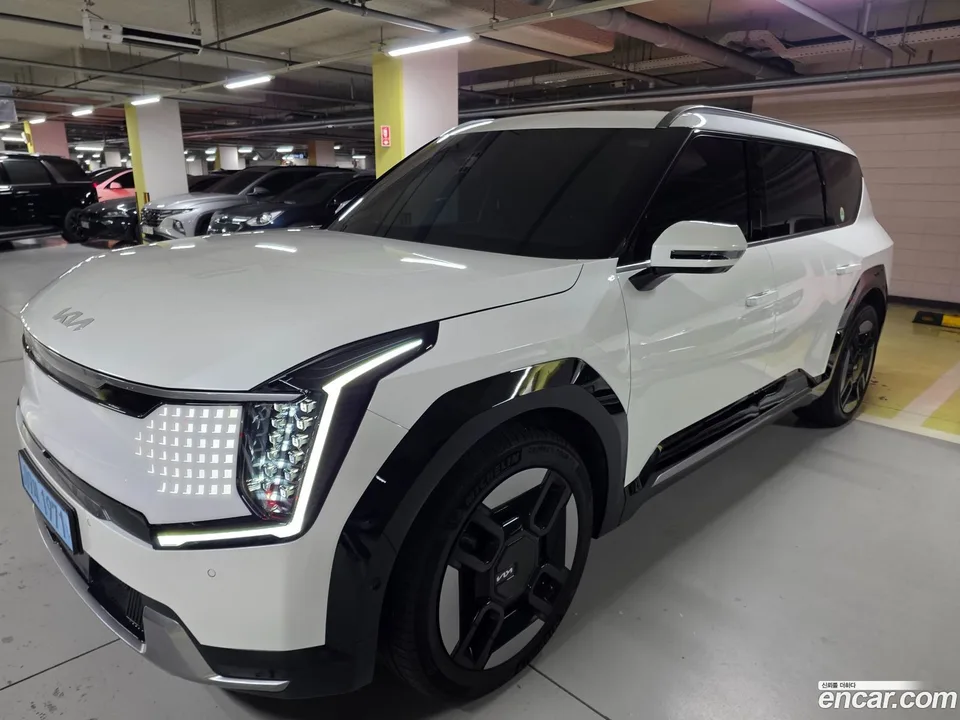 Kia EV9 4WD 2023 — photo 1, buy with delivery to Moscow