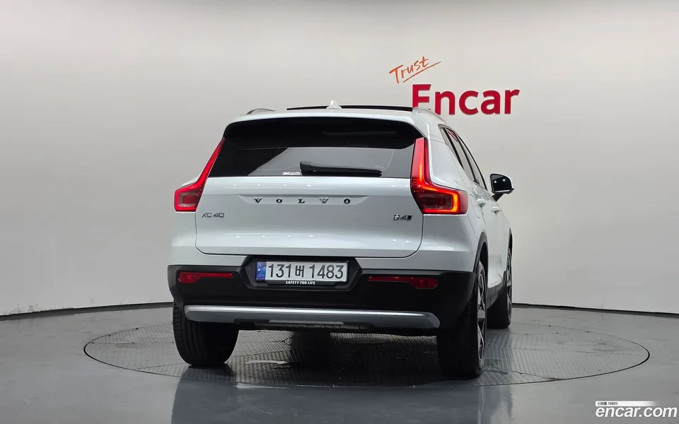 Volvo XC40 B4 2024 — thumbnail 4