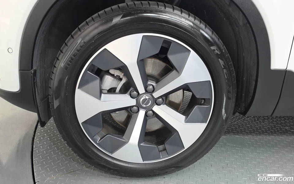 Volvo XC40 B4 2024 — thumbnail 5