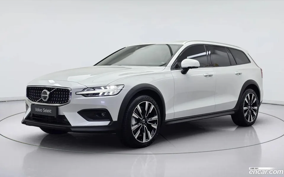 Volvo V60 Cross Country B5 AWD 2026 — photo 1, buy with delivery to Moscow