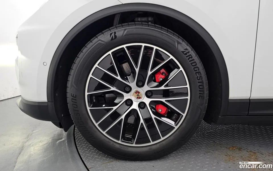 Porsche Macan Electric 4S 2025 — thumbnail 2