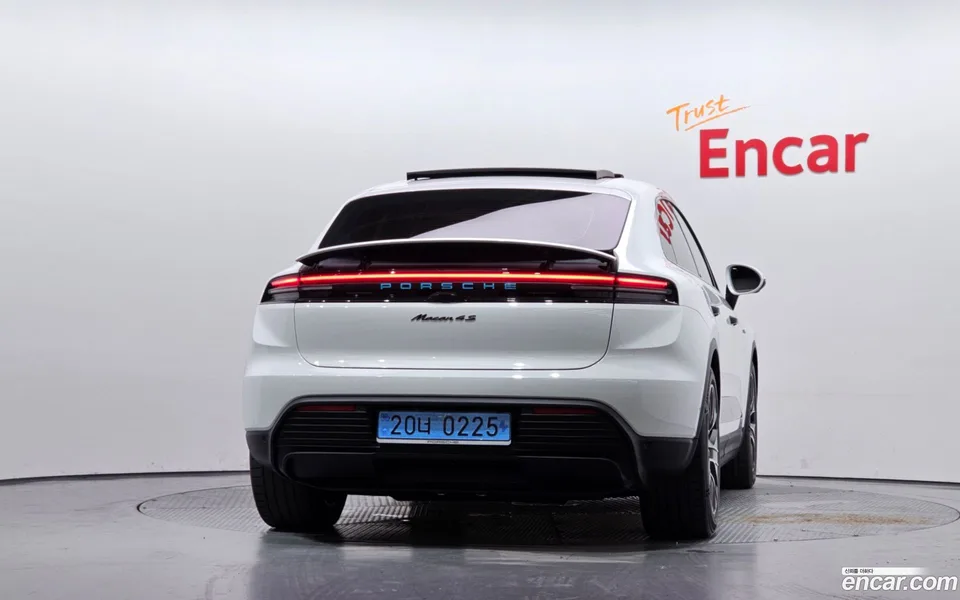Porsche Macan Electric 4S 2025 — thumbnail 4