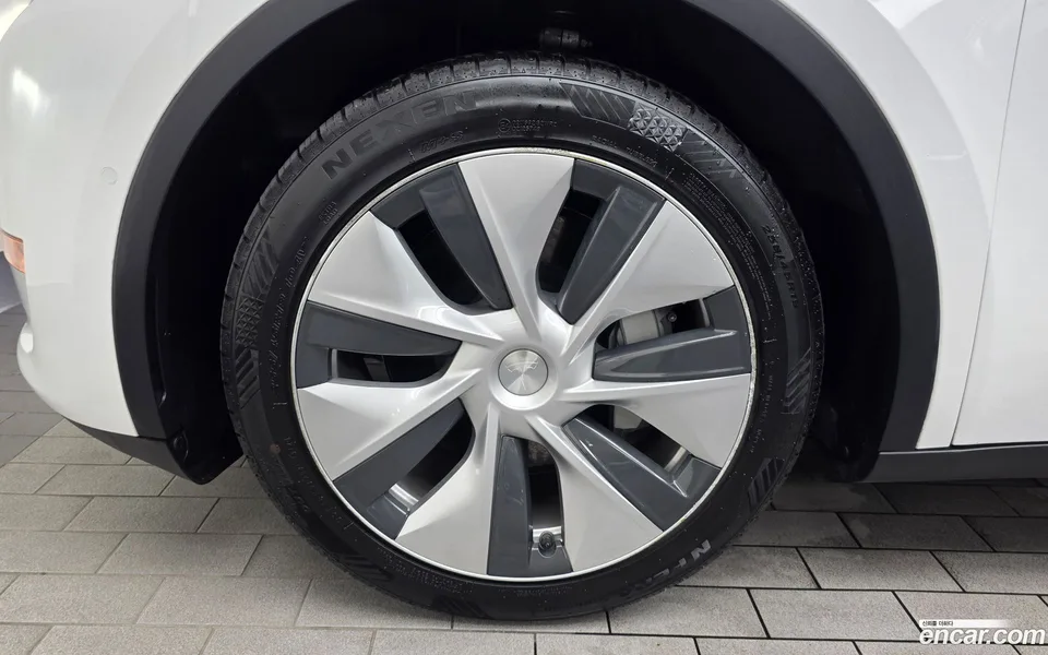 Tesla Model Y AWD 2022 — thumbnail 5