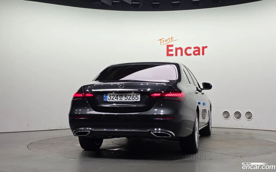 Mercedes-Benz E-Class E250 2022 — thumbnail 4
