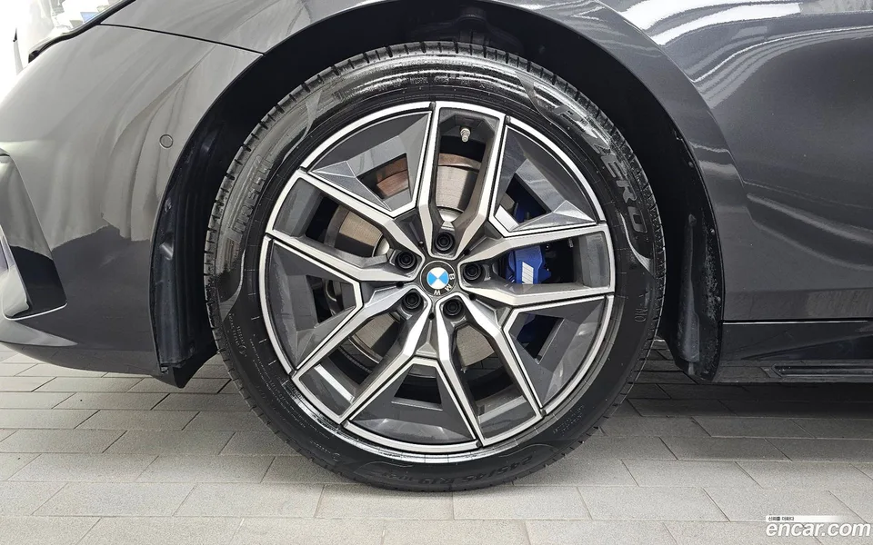 BMW 5 Series 520i M 2026 — thumbnail 2