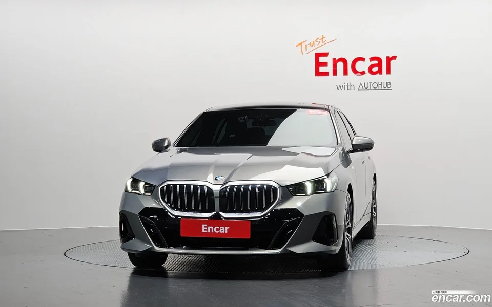 BMW 5 Series 520i M 2025 — thumbnail 3