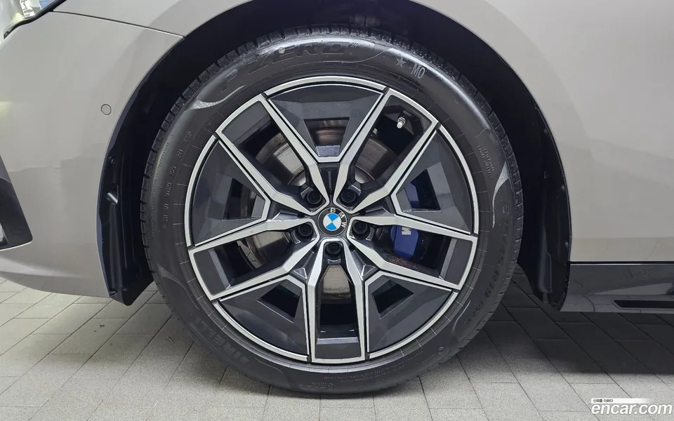 BMW 5 Series 520i M 2025 — thumbnail 5