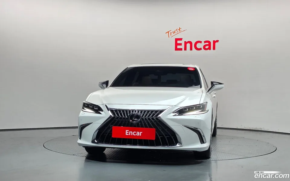 Lexus ES 300h 2024 — thumbnail 3