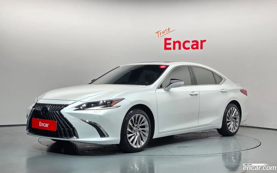 Lexus ES 300h 2024 — photo 1, buy with delivery to Moscow