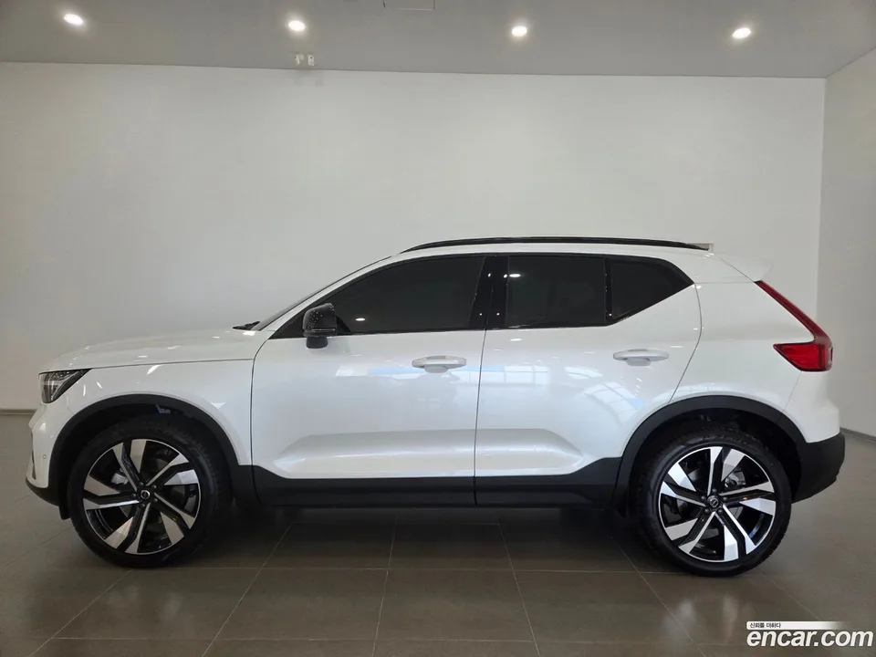 Volvo XC40 B4 2026 — миниатюра 2
