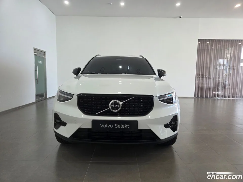 Volvo XC40 B4 2026 — миниатюра 3