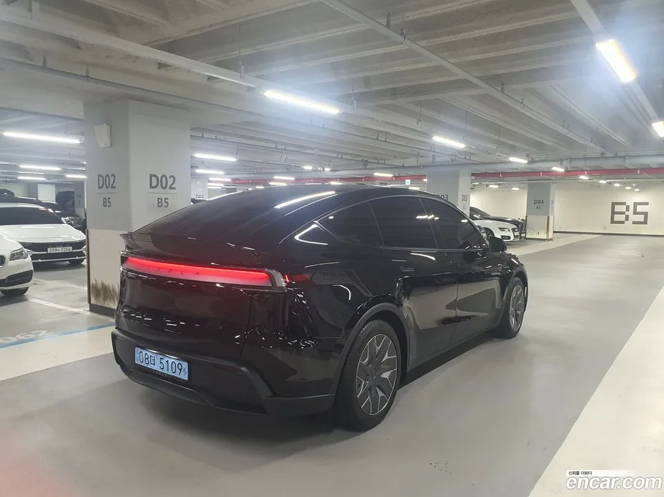Tesla Model Y L AWD 2026 — thumbnail 2