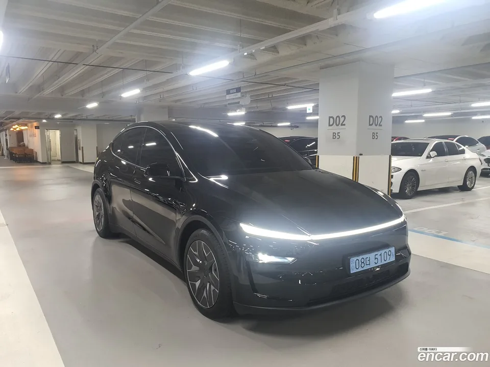 Tesla Model Y L AWD 2026 — thumbnail 3