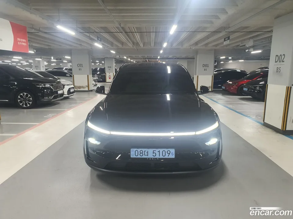 Tesla Model Y L AWD 2026 — photo 1, buy with delivery to Moscow