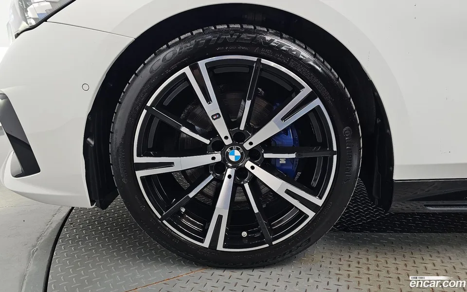 BMW 5 Series 530i xDrive M 2024 — thumbnail 2