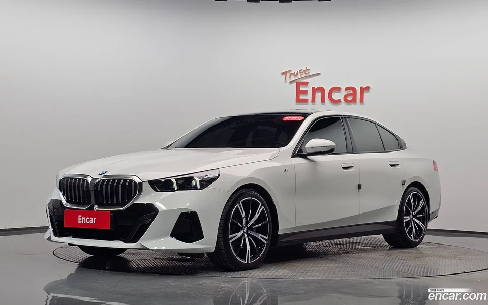 BMW 5 Series 530i xDrive M 2024 — photo 1, buy with delivery to Moscow