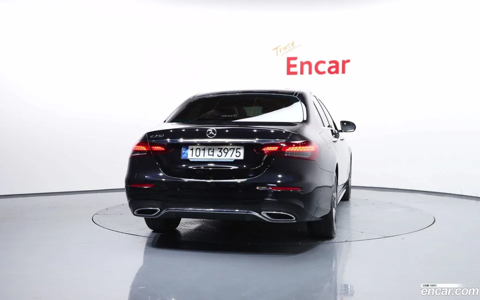 Mercedes-Benz E-Class E250 AMG Line 2023 — thumbnail 4