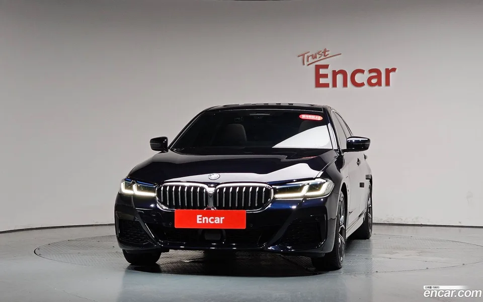 BMW 5 Series 530e M 2023 — thumbnail 3