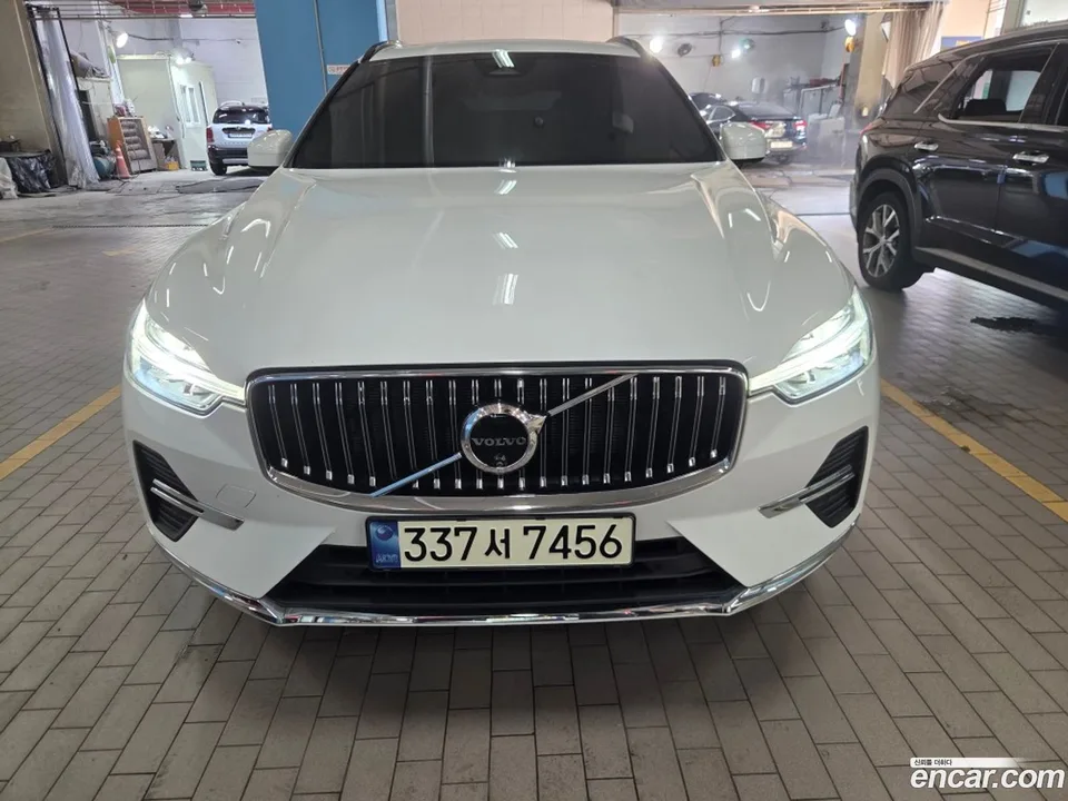 Volvo XC60 B6 2023 — thumbnail 3
