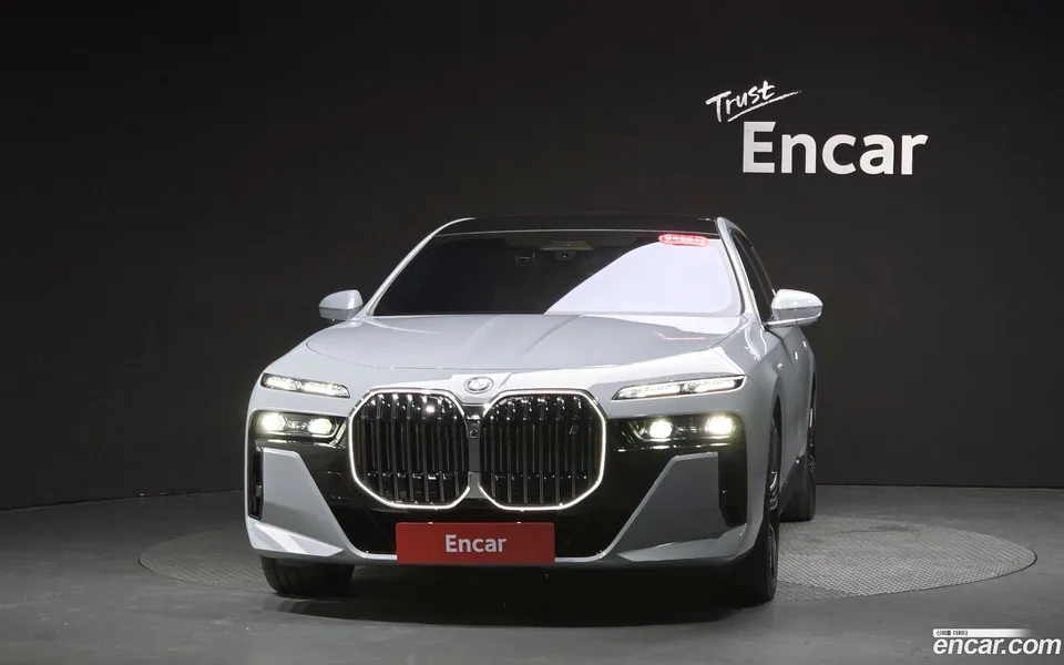 BMW i7 xDrive 60 M 2024 — thumbnail 3