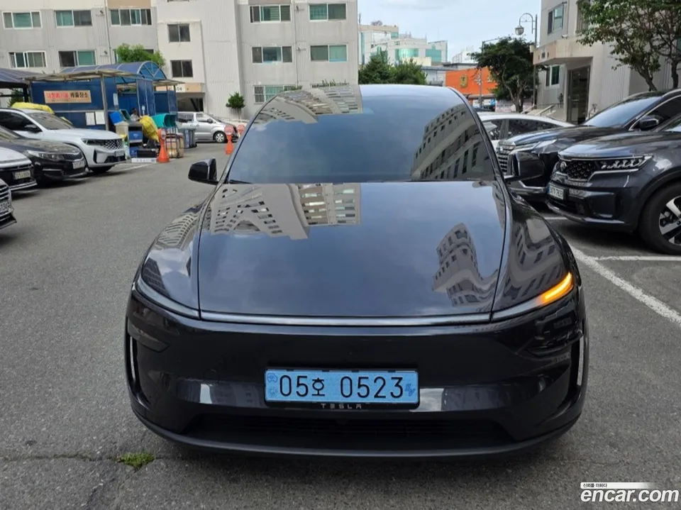 Tesla Model Y L AWD 2026 — thumbnail 3