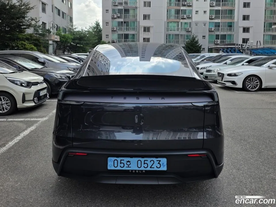 Tesla Model Y L AWD 2026 — thumbnail 4