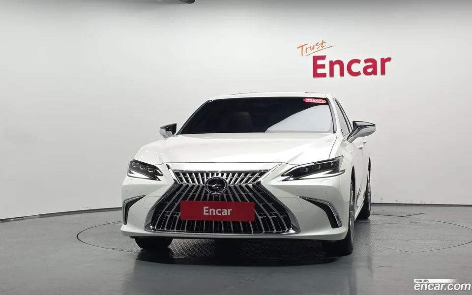 Lexus ES 300h 2025 — thumbnail 3