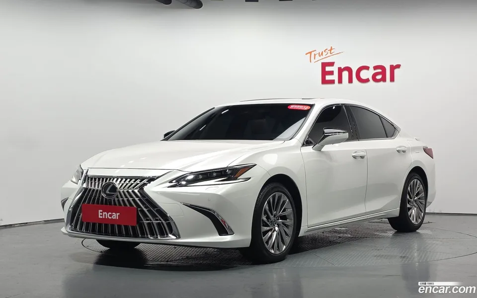 Lexus ES 300h 2025 — photo 1, buy with delivery to Moscow