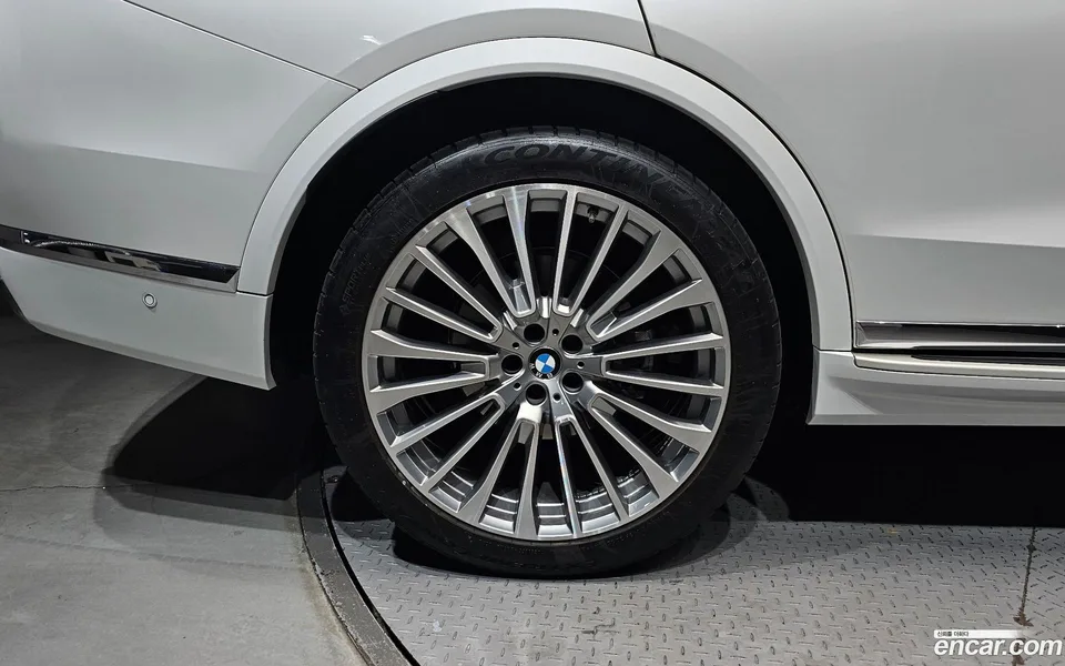 BMW X7 xDrive 40i 6 2023 — thumbnail 2