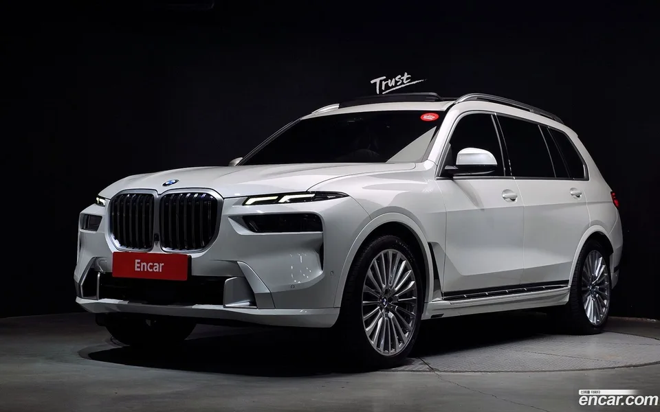 BMW X7 xDrive 40i 6 2023 — photo 1, buy with delivery to Moscow