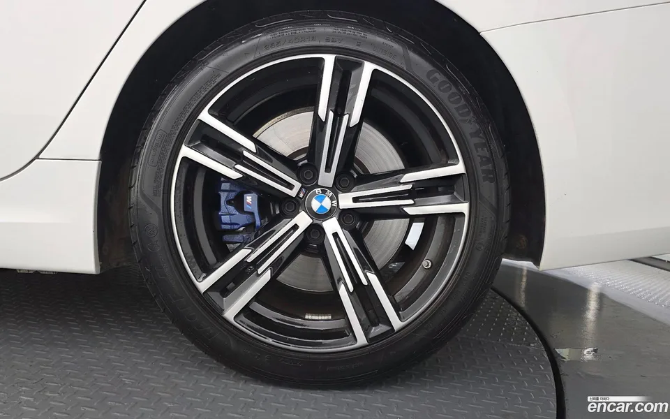 BMW 3 Series 320i M 2024 — thumbnail 2