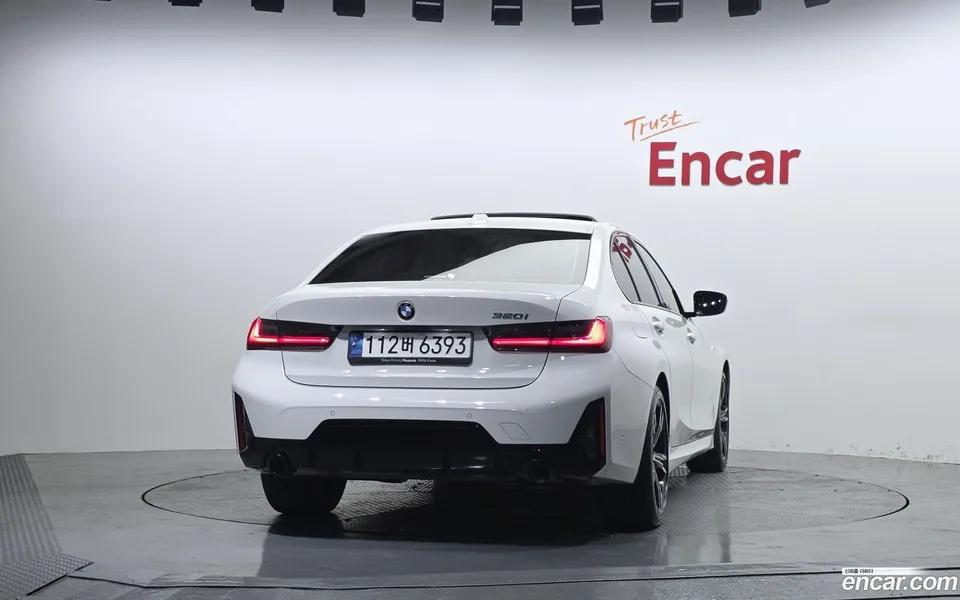 BMW 3 Series 320i M 2024 — thumbnail 4