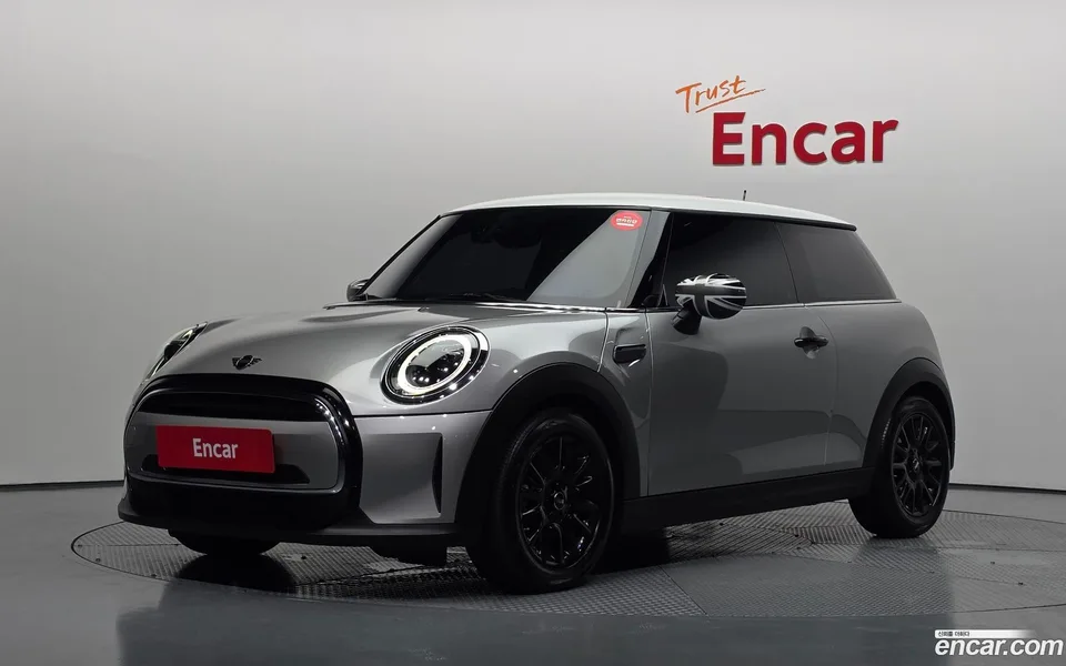 MINI Cooper 2023 — photo 1, buy with delivery to Moscow