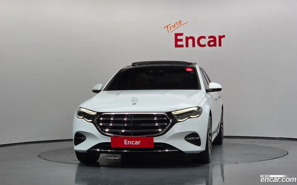 Mercedes-Benz E-Class E300 4MATIC 2024 — миниатюра 3