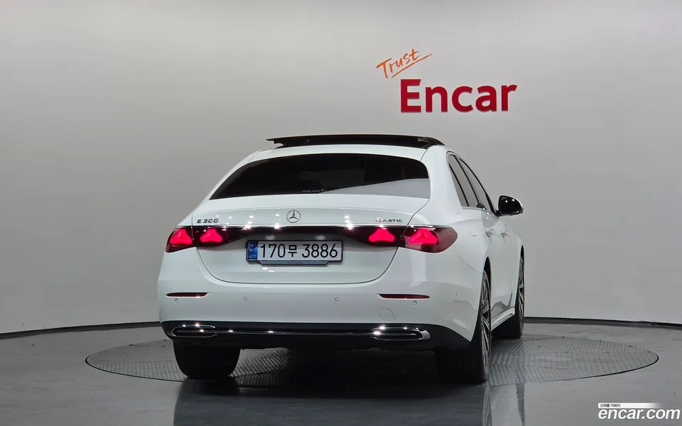 Mercedes-Benz E-Class E300 4MATIC 2024 — миниатюра 4