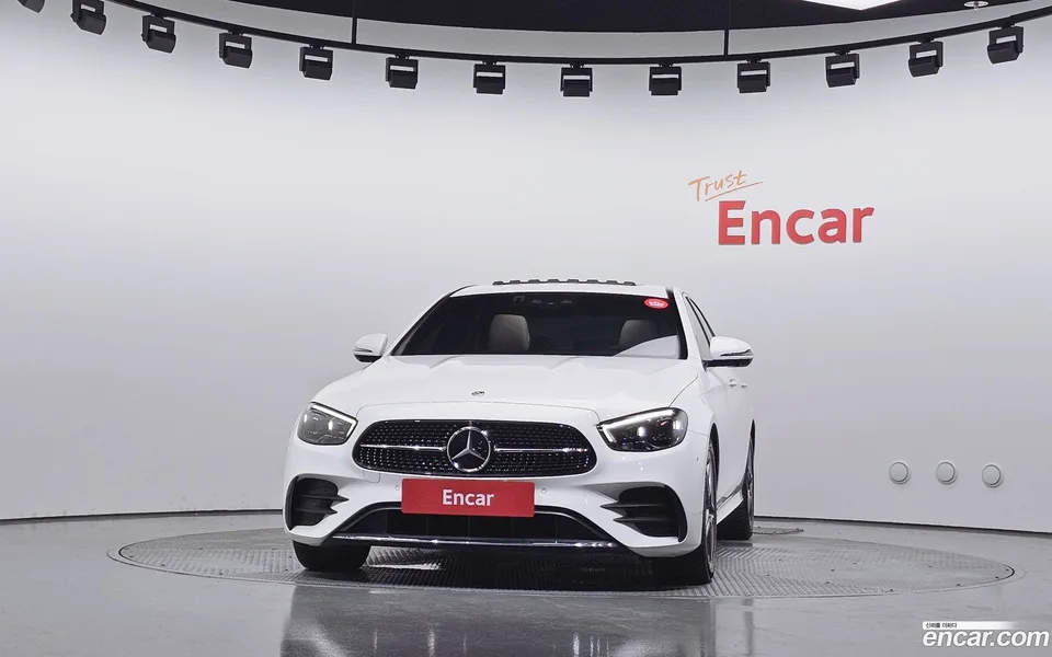 Mercedes-Benz E-Class E250 AMG Line 2023 — thumbnail 3