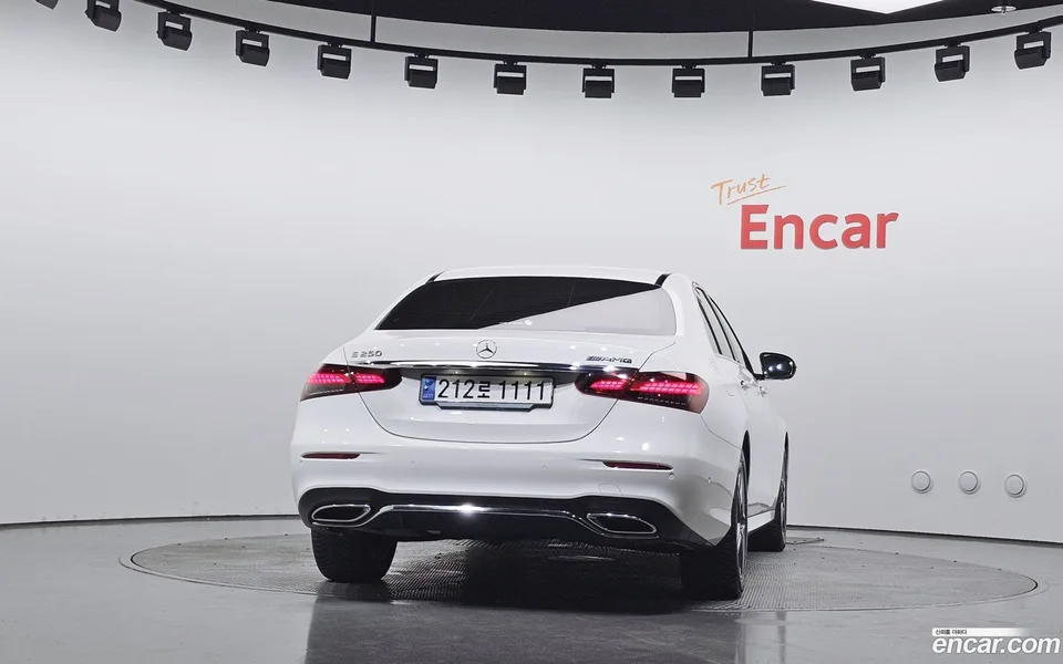 Mercedes-Benz E-Class E250 AMG Line 2023 — thumbnail 4