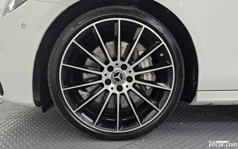 Mercedes-Benz E-Class E350 4MATIC AMG Line 2023 — thumbnail 2