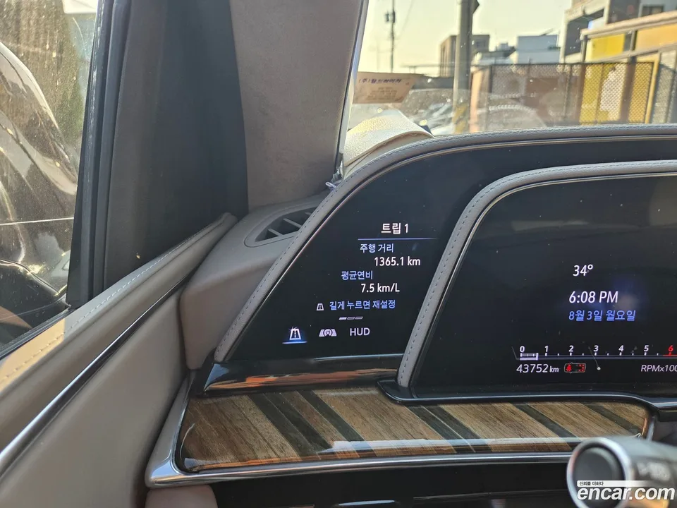 Cadillac Escalade 6.2 2022 — photo 1, buy with delivery to Moscow