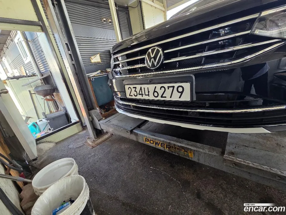 Volkswagen Tiguan 2.0 TDI 2024 — photo 1, buy with delivery to Moscow