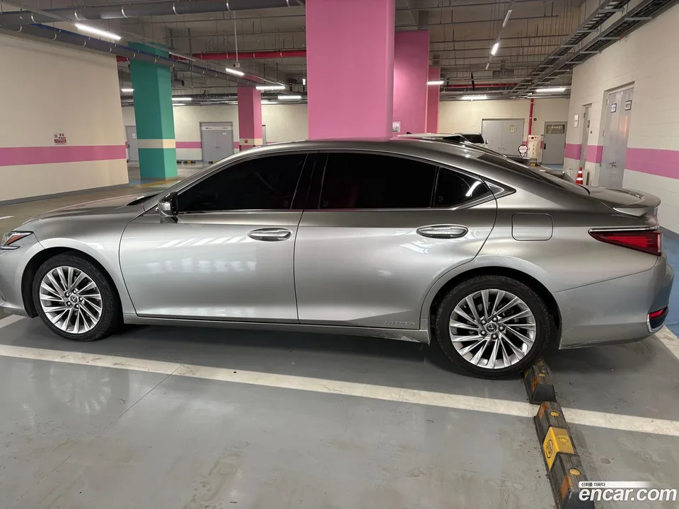 Lexus ES 300h 2022 — thumbnail 3