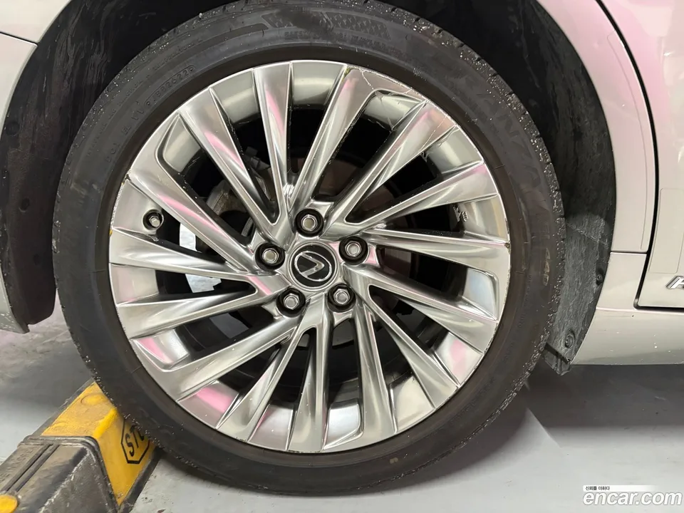Lexus ES 300h 2022 — thumbnail 5